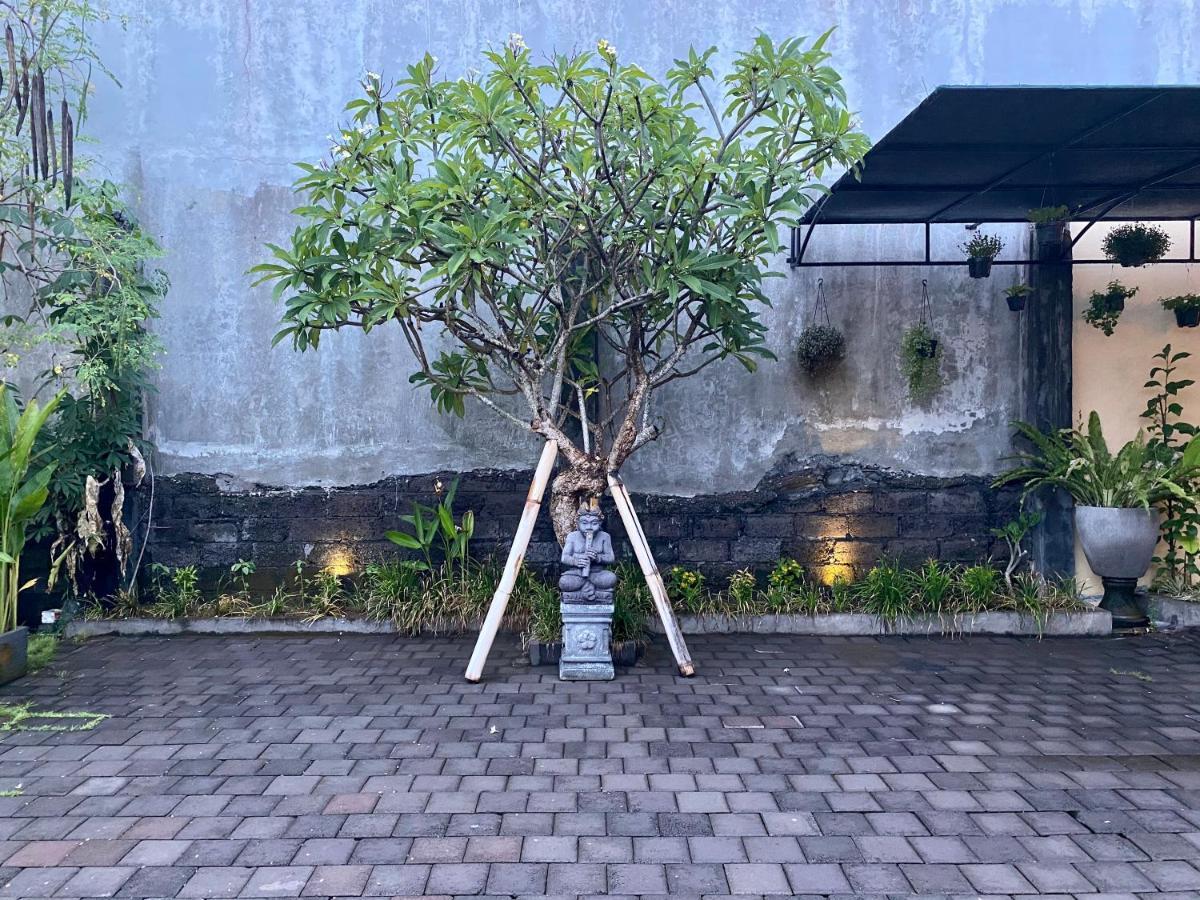 Отель Dikubu Belong Seminyak Экстерьер фото